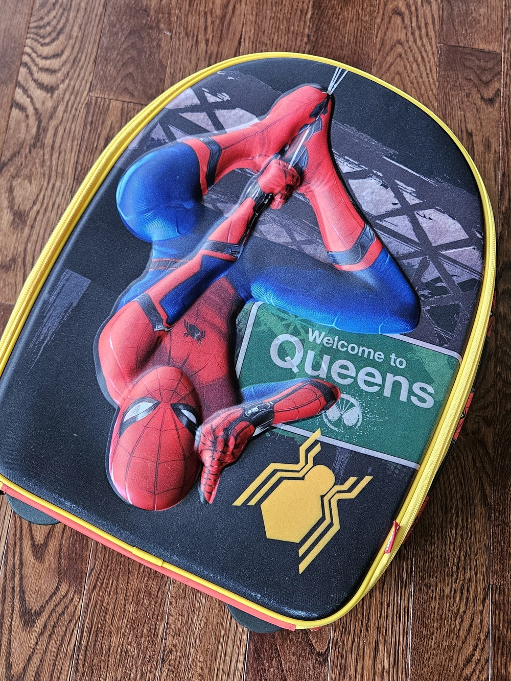 Spider-Man 'Queens' Edition, Kids Roller Luggage Disney Store Exclusive - Picture 2 of 13